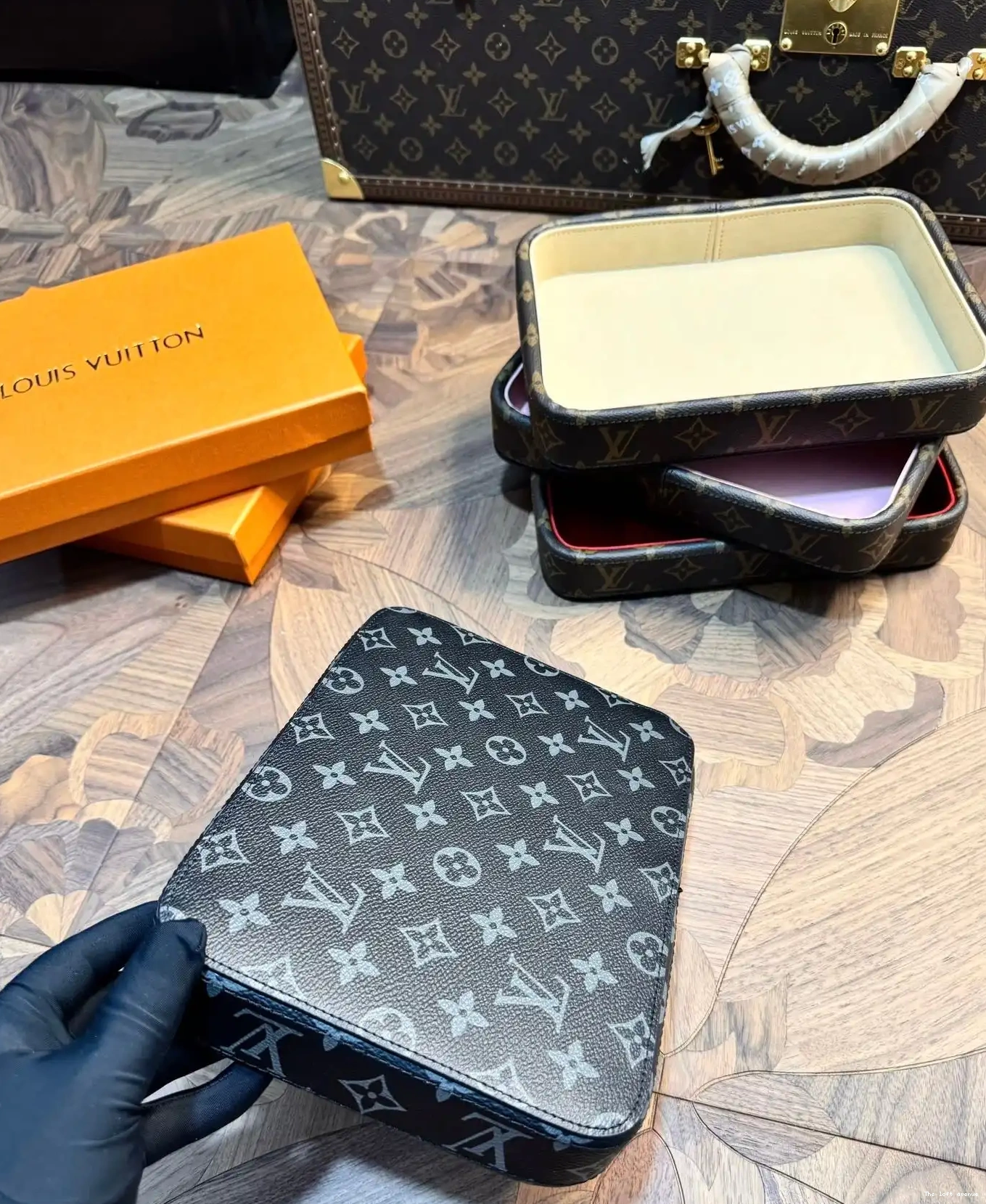 LV VALET TRAY CUSTOM 0522